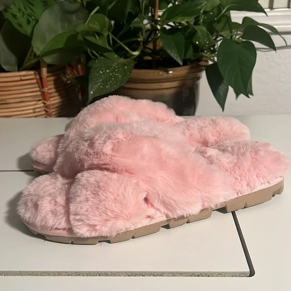 Secret Treasures Faux Fur Pink Lug Sole Slide Slippers - Size L9-10 - Picture 2 of 7